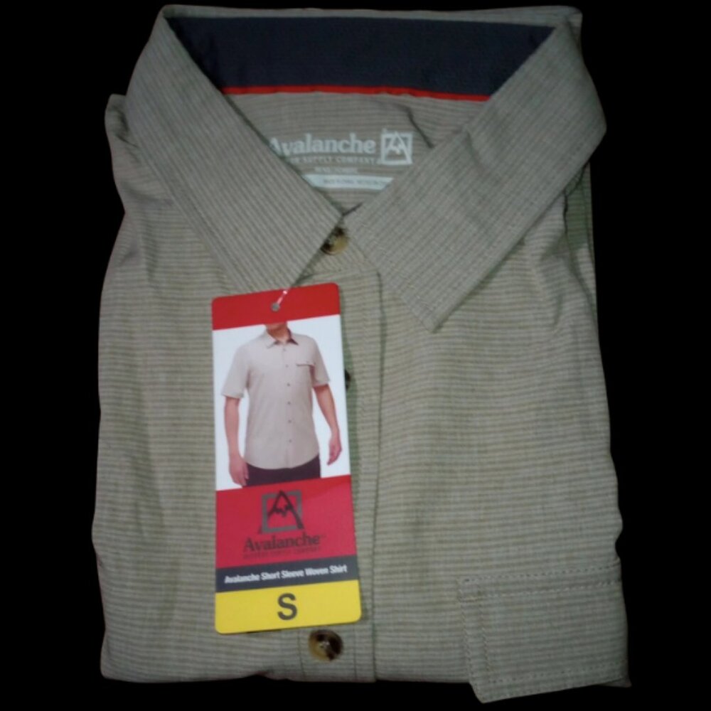 NWT Avalanche Summit Men’s Shirt S Beige Plaid Stretch Short Sleeve